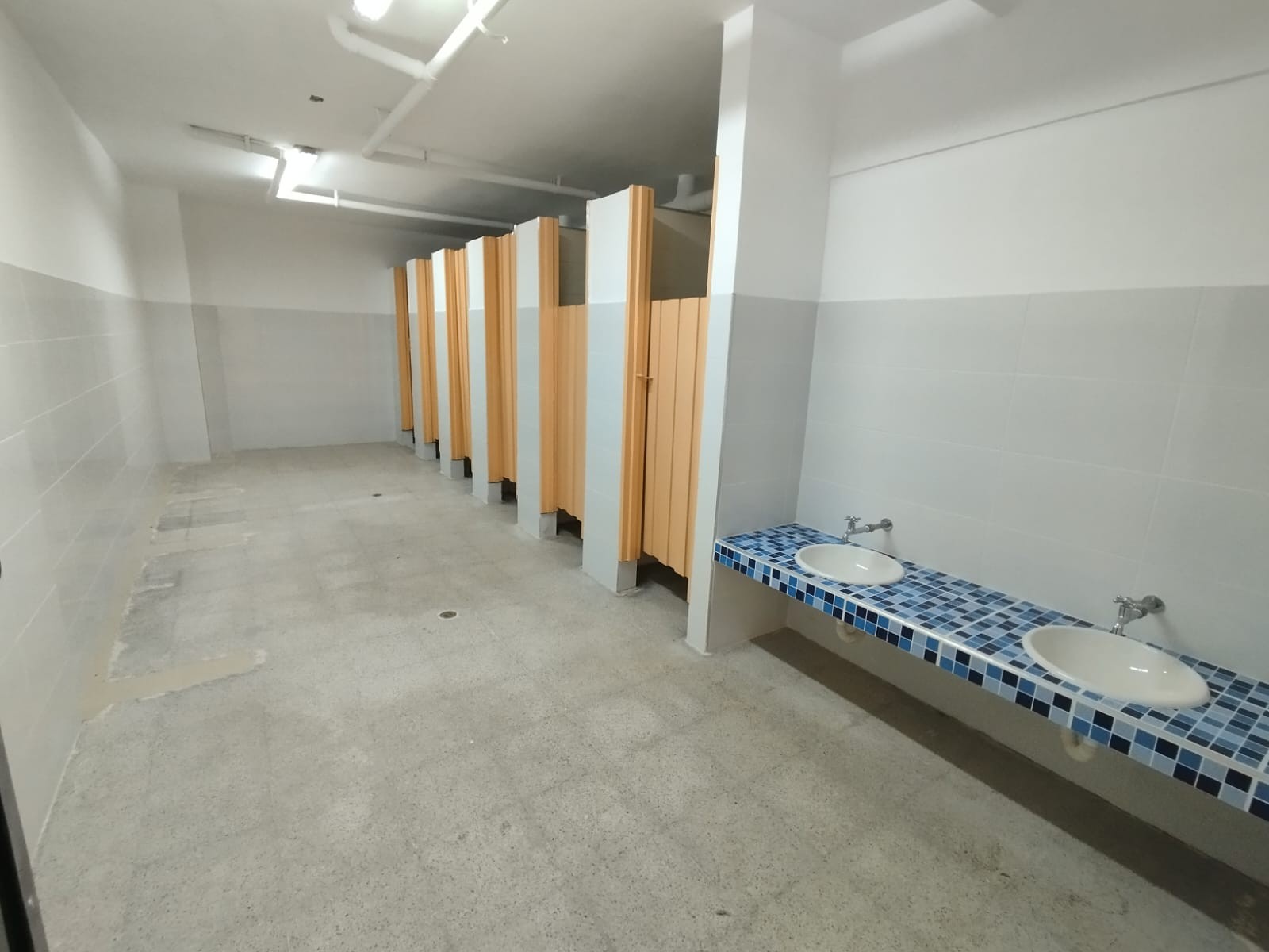 Restroom Girls_1